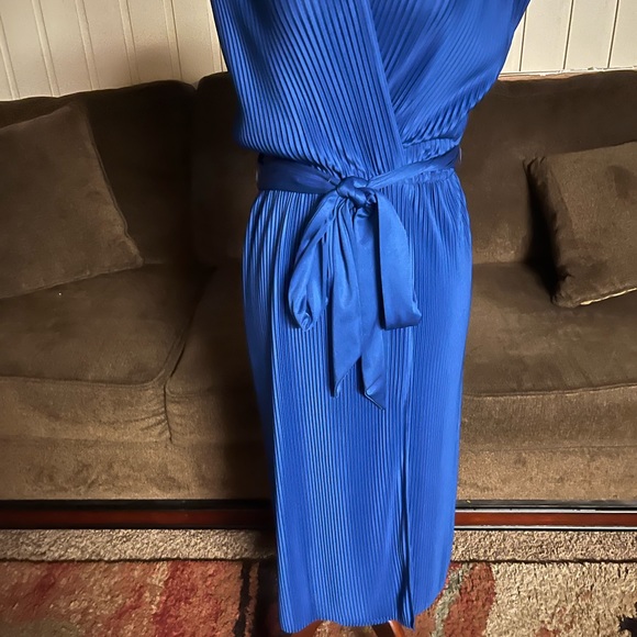 Lean On Klopman • Vintage • 1970’s • USA • Size 8 • Blue • Pleated • Dress - Picture 11 of 16
